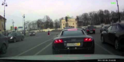 Неадекватный водитель на Audi R8 атакует Mazda